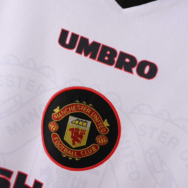 a5270376 Retro Man Utd 1996/97 Away Jersey